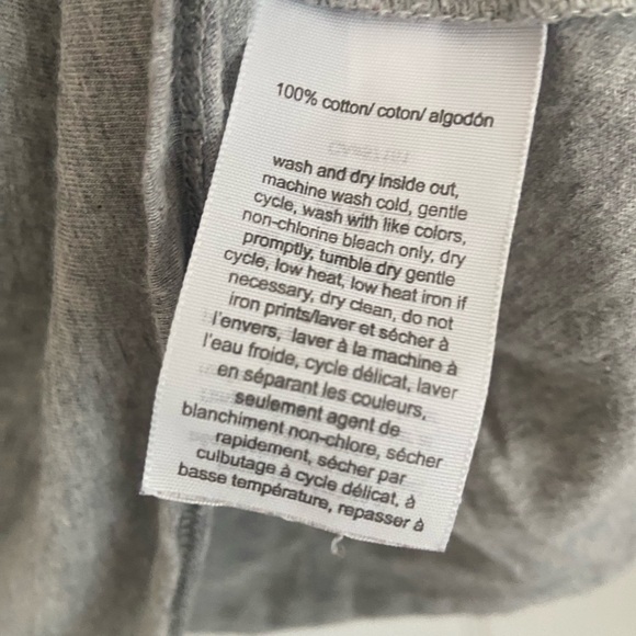 4 for $20 🖤 TOMMY HILFIGER logo Tshirt - Picture 3 of 3